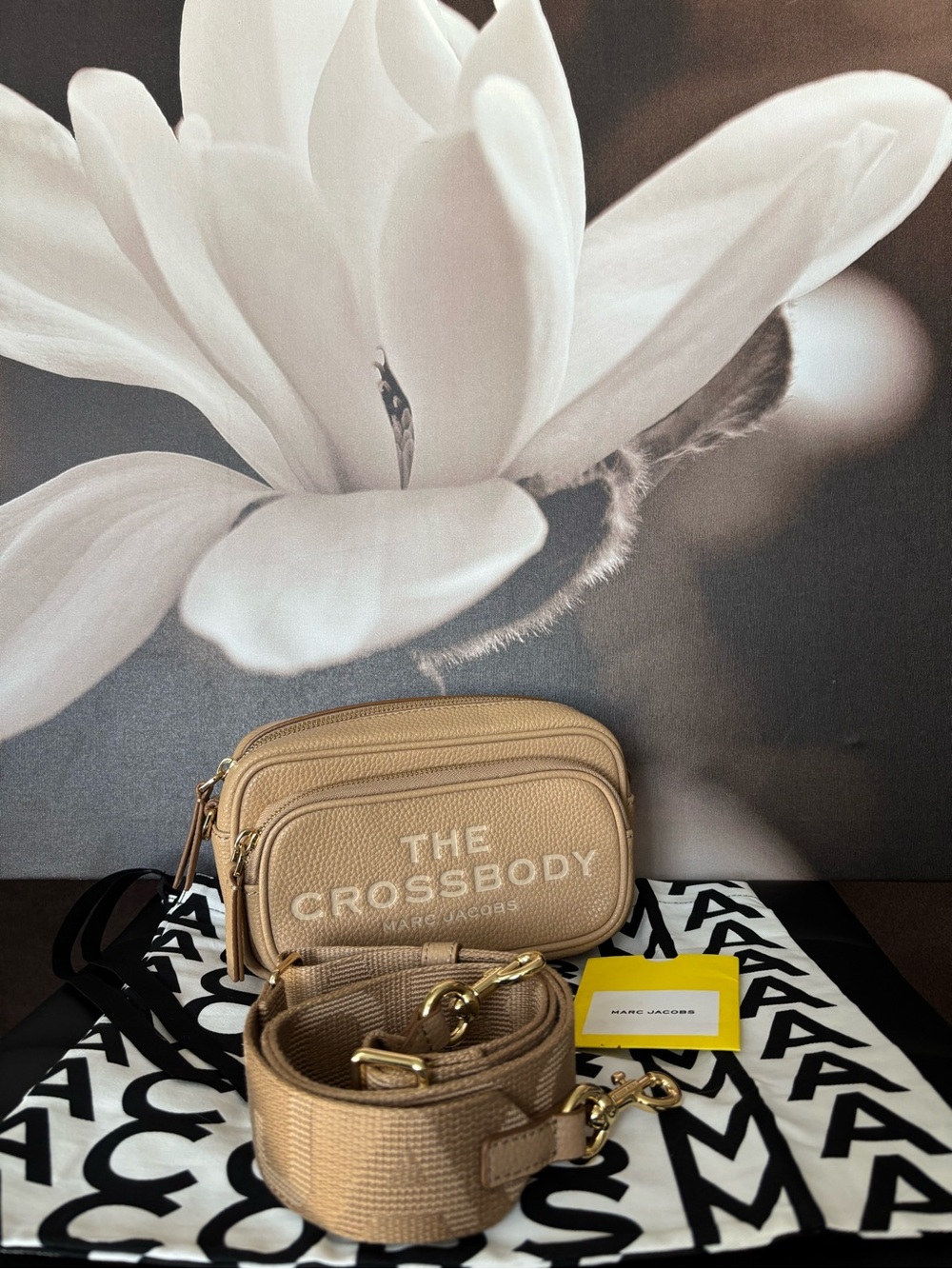 Marc Jacobs The Crosbody Small Pebbled Leather Camera Bag in Beige